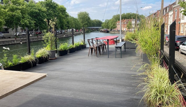 Chambre Chez L'habitant, sur une Péniche, à Lille,