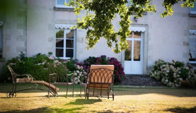 Chambre Colibri, Country panorama and refined comfort at Domaine de la Briouse