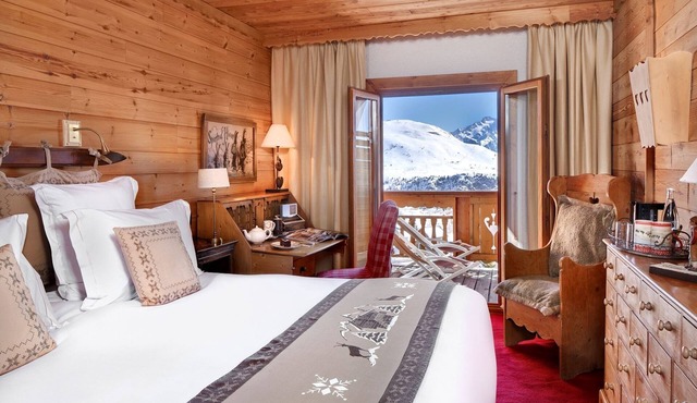 Chambre confort + balcon, accès spa, ski aux pieds
