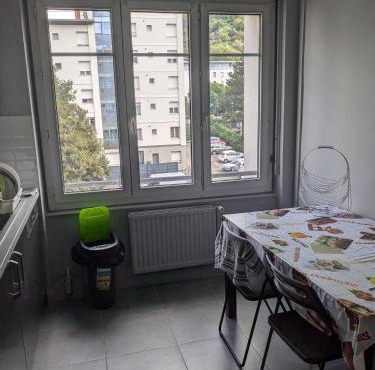 Chambre confortable au calme et proche du centre-ville de Lyon