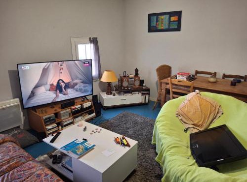 Chambre confortable avec télé