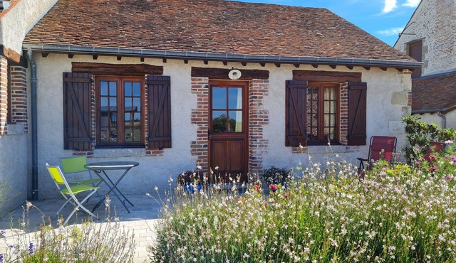"Chambre Confortable avec Terrasse Près de Sites Touristiques et Forêt d'Orléans"