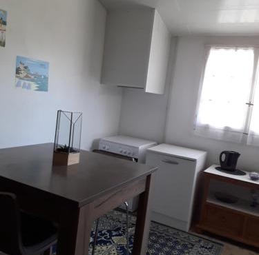 Chambre, cuisine ,coin exterieur privatif