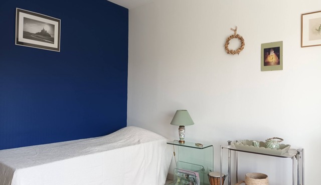 Chambre Décorée Avec Charme et Romantisme. Calme et Repos Assurés