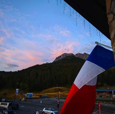 Chambre d'hôte chez Thibault à proximité des pistes 200 M départ depuis le Fournet et nombreux itinéraires de randonnées au pied de l'immeuble