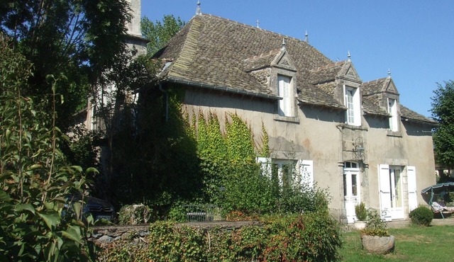 CHAMBRE D' HÔTE Domaine de la Vigne SAIGNES15240, 300 metres from all amenities