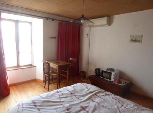 chambre d'hôte calme au milieu d'un jardin au Freney d'oisans