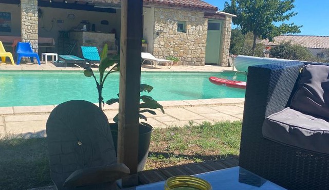 Chambre d'hôtes 2p, gestion libre, espace piscine partagé