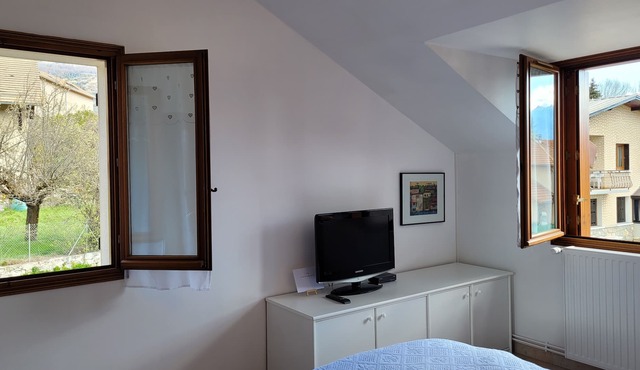 Chambre D'hôtes, Indépendante Dans Maison, au Centre du Village
