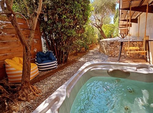 Chambre d'hôte Cigale jacuzzi et jardin privé