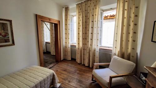 Chambre d'hôtes cœur de village 2-3 pers - maison avec jardin en bord de rivière