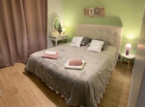 Chambre d'hôtes la Suite Maximinoise parking privé à 5mn de Chantilly et à proximité de Senlis et autoroute A1,Parc Astérix, Pierrefonds, Compiegne, Aéroport Roissy Charles de Gaulle