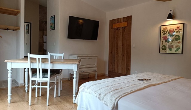 Chambre D'hôtes La Tour du Laurensou Figeac La Campagne en Ville