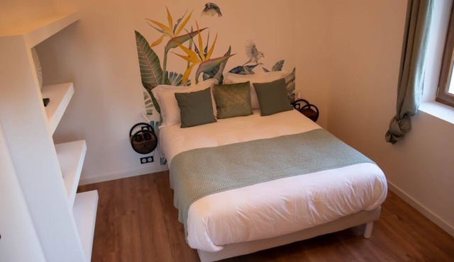Chambre d'hôtes with swimming pool, jacuzzi, sauna and working in the vineyards