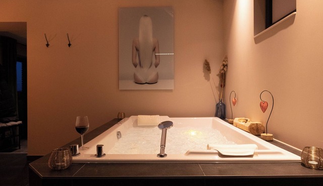 Chambre d'hôte with private spa, whirlpool bath and infrared sauna