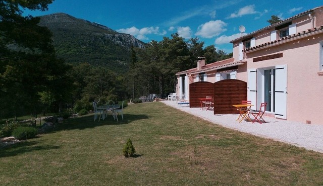 Chambre d'Hôtes at 1035m altitude - 30 min from the Verdon Gorges and lakes