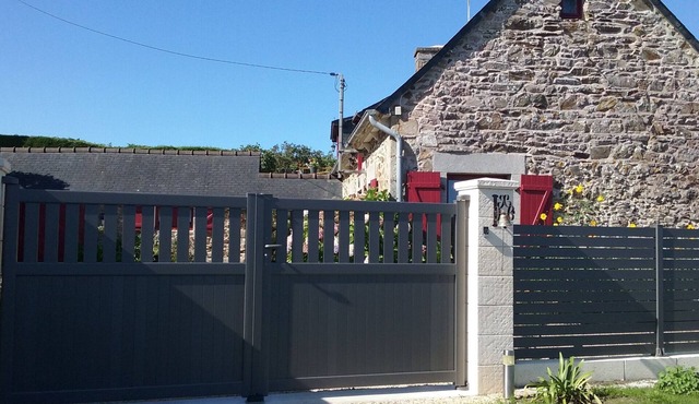 Chambre d'hotes, view of the Château de La Roche Jagu from the Nordic bathing area.