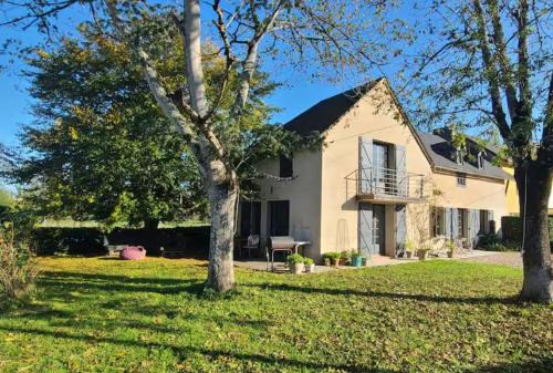 Chambre dans grande maison au calme face aux Pyrénées avec salle d'eau et WC privatifs