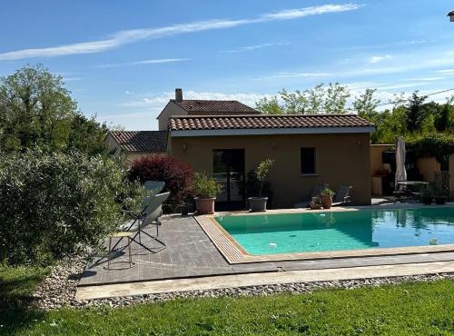 Chambre dans le jardin et sa SDB indépendante