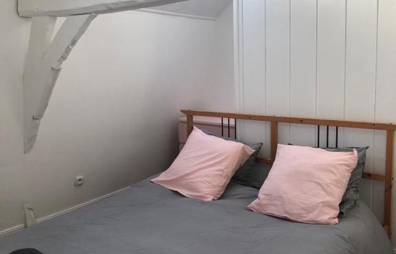 Chambre dans maison cosy Sdb et wc communes