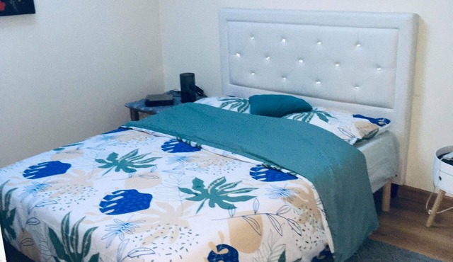 Chambre Dans Maison Face à la Rivière Dain