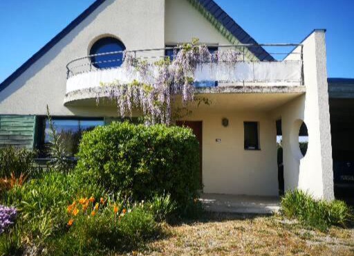 Chambre dans Maison fleurie et calme