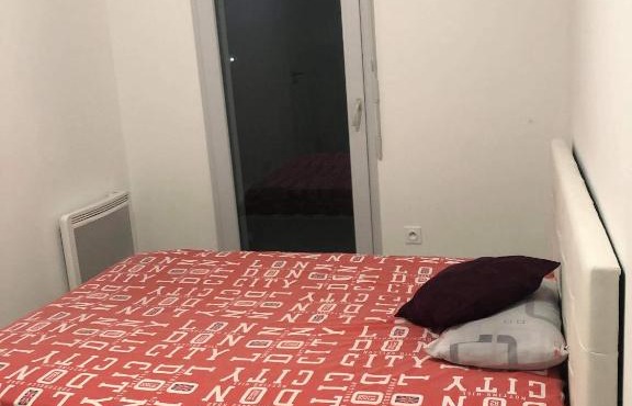 Chambre dans un appartement neuf centre-ville chez l'habitant
