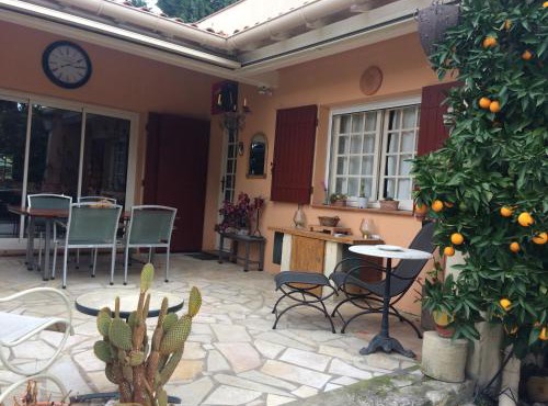 CHAMBRE dans Villa charmante