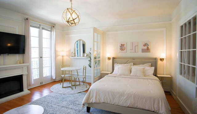 Chambre de Bonne in Downtown Long Beach across from the Convention Center~