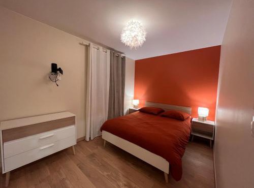 Chambre en colocation -terre ocrée- centre - ville- parking