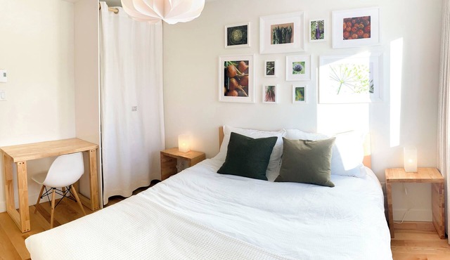 Chambre FLEURS in our eco-friendly B&B at the foot of Mt-Shefford