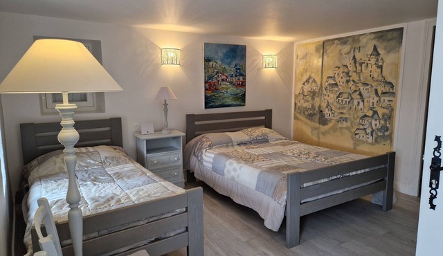 CHAMBRE D'HÖTE AT THE FOOT OF THE CHATEAU SLIDING-SCALE RATES PLUS 2 NIGHTS WEEKEND INCLUDED