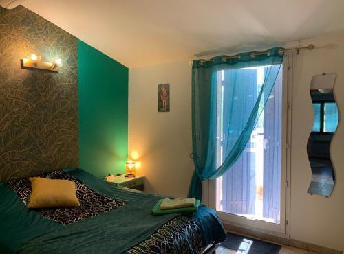 Chambre douillette avec balcon a 7min de Vaison la Romaine