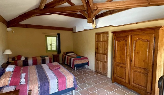 Chambre d'hôtes de la tour with exceptional 25 m swimming pool, relaxation pool and spa.