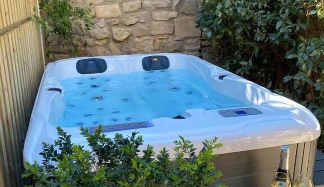 CHAMBRE GRAND CONFORT COQUET with PRIVATE JACUZZI