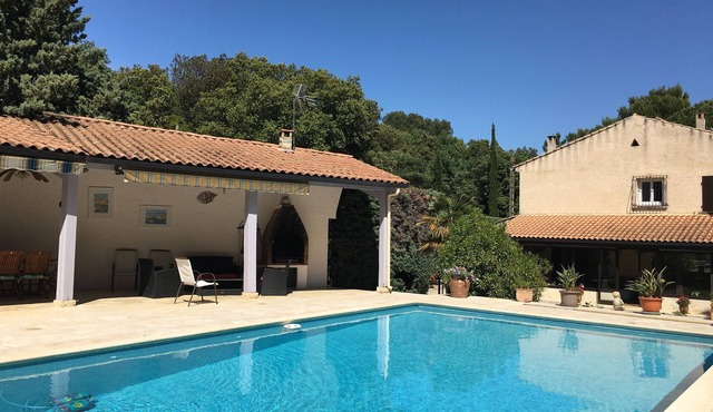 Chambre Hote Independante - St Alex with pool, private garden area and Wi-Fi