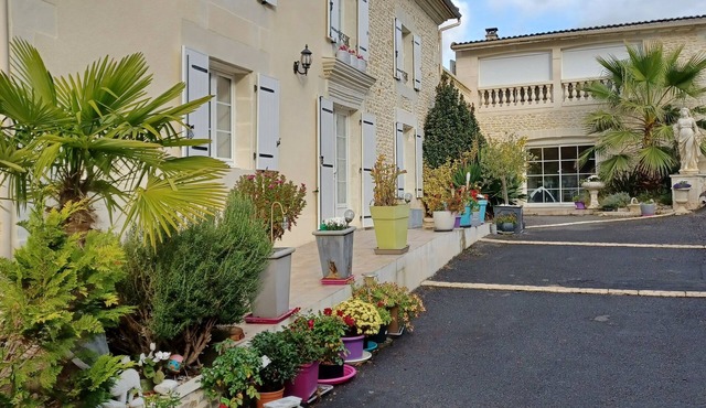 CHAMBRE HOTES LES ORCHIDEES 6 minutes from Futuroscope CHASSENEUIL 86360
