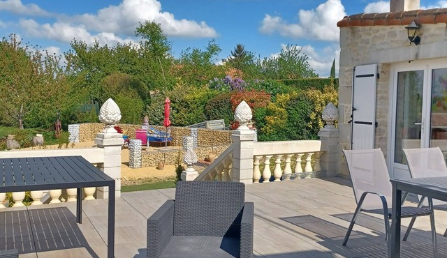 CHAMBRE HOTES SUITE FAMILIALE LILAS LAGON 6 MN FUTUROSCOPE 86360