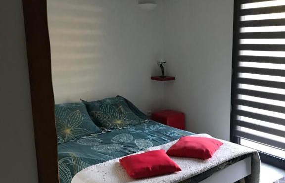 Chambre indépendante privée avec salle de bain