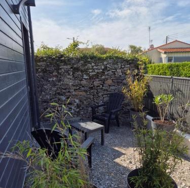 Chambre indépendante avec terrasse extérieure proche aéroport et Nantes centre