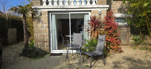 Chambre indépendante grand confort avec parking privé clos en centre ville