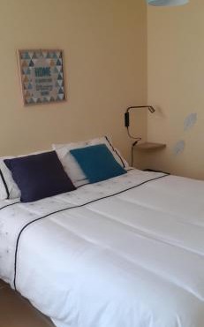 Chambre indépendante et coin repas proche Futuroscope et Civaux