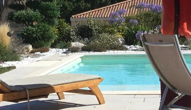 Chambre indépendante avec piscine