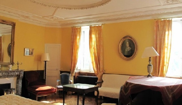 CHAMBRE JAUNE IN CHATEAU MASSAL