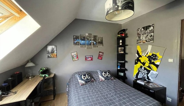 Chambre la Belle Étape and its garden