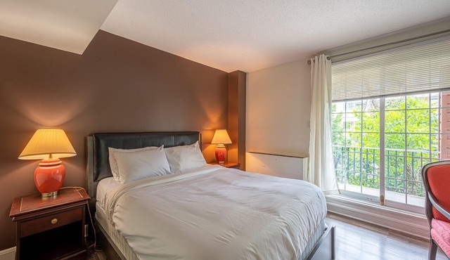 Chambre lit Queen avec balcon (25)