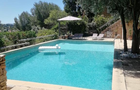 Chambre lumineuse, calme absolu