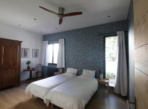 Chambre "Madeleine" avec 2 lits simples et table d'hôtes - FR-1-590-468