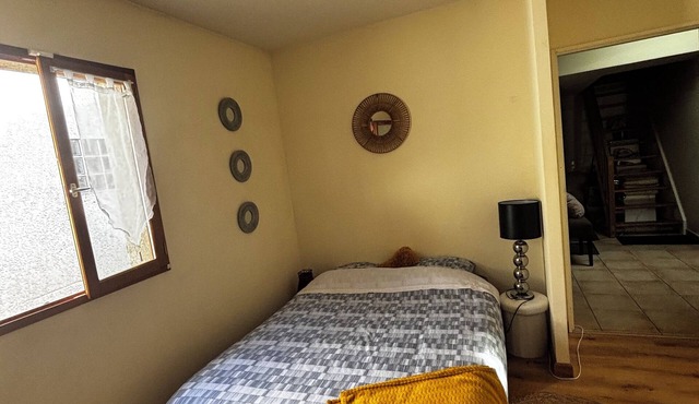 Chambre meublée dans maison avec jardin face a la rivière d’Ain