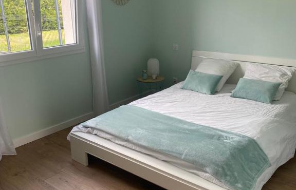 Chambre moderne 24h du Mans 10 min du circuit SDB privative